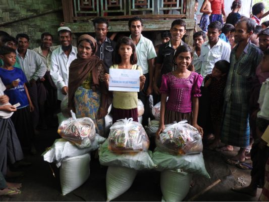 Rohingya refugees with food aid