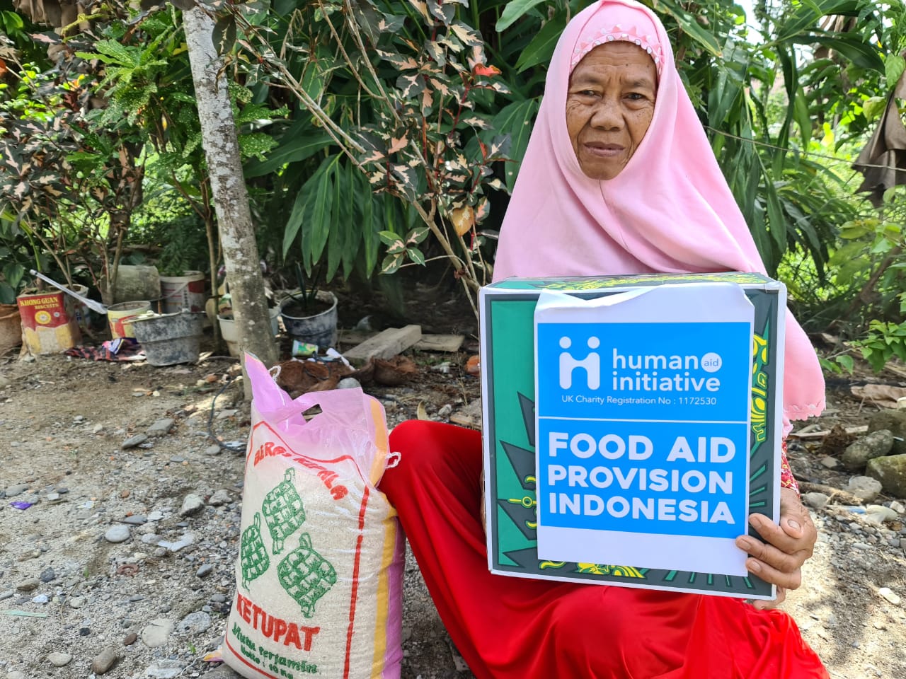 lady receiving food aid